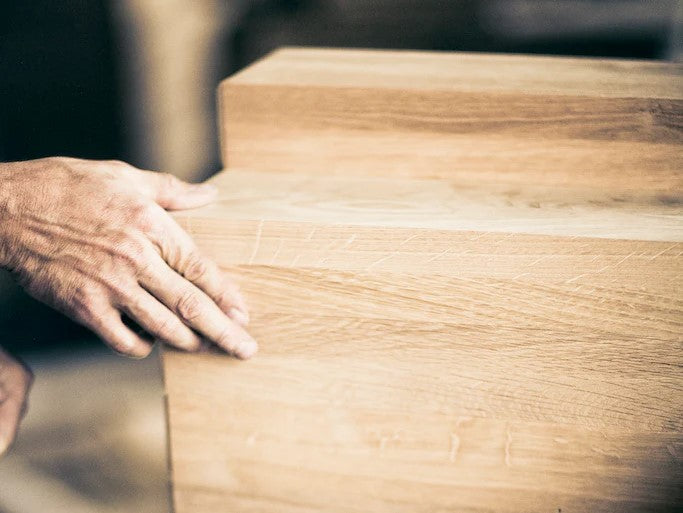 Natürliche Eleganz und Nachhaltigkeit: Designer Massivholz Betten aus Eichenholz