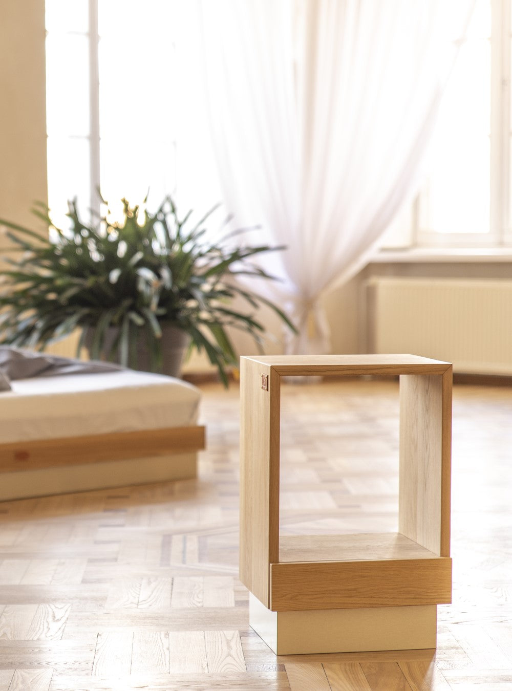 NIGHT TABLE VIRA GOLD